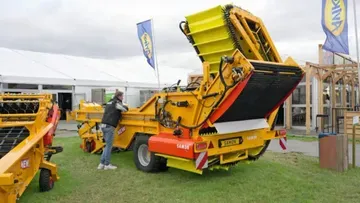 Производитель Samon презентовал новый лукоуборочный комбайн SU2L